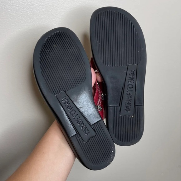 Minnetonka Flip Flop Sandals - Picture 6 of 8
